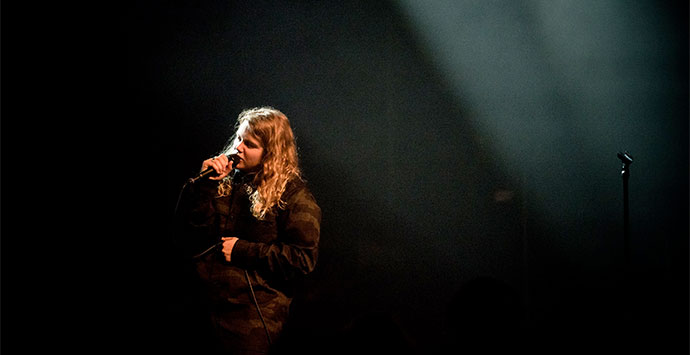 Kate Tempest am 5. Mai 2019 bei der Arbeit; Foto: Donaufestival Krems