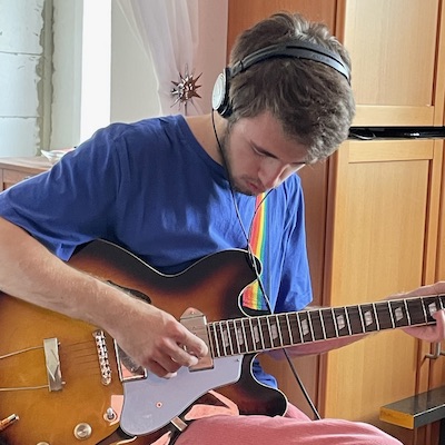 Simon Maurer im Studio 2025 Foto Manfred Horak