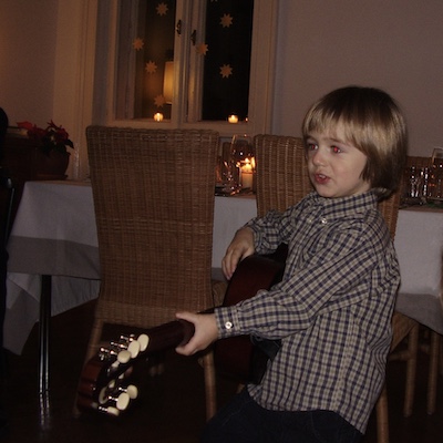 Simon Maurer erste Gitarre