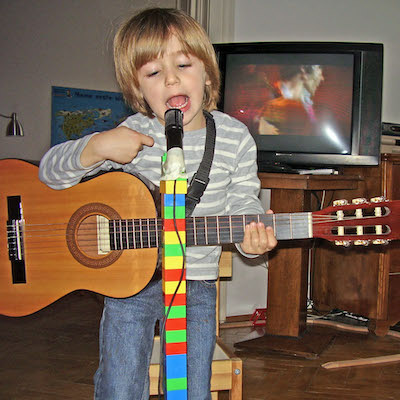 Simon Maurer mit Gitarre 2007