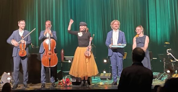 Anna Depenbusch live im Theater Akzent